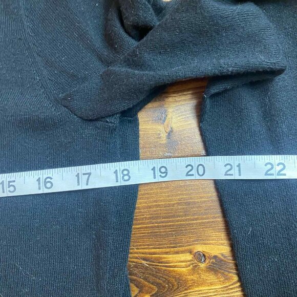 Talbots Women's black crew neck sweater scooter with presents size Small - Picture 6 of 8